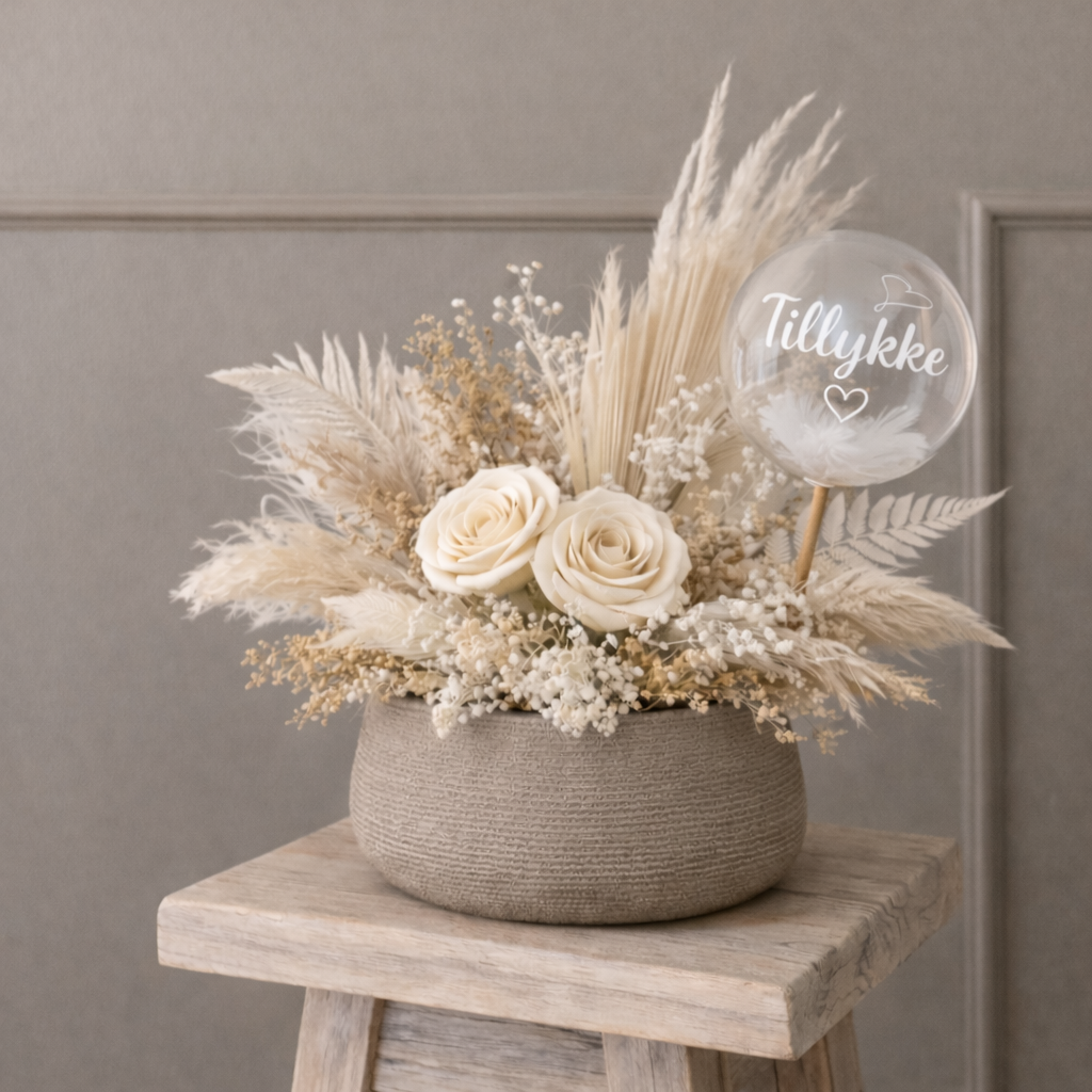 Neutral Dried & Preserved Floral Arrangement with Balloon