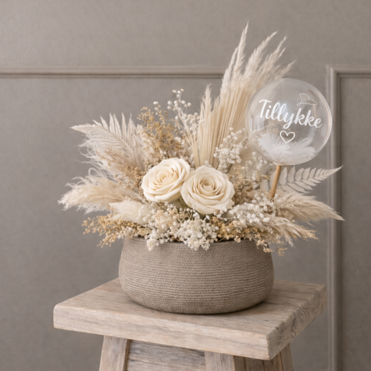 Neutral Dried & Preserved Floral Arrangement with Balloon